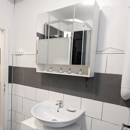 Tiergarten: Central, Spacious, Beautiful Designed 2-br Near Park Apartment