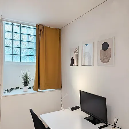 Tiergarten: Central, Spacious, Beautiful Designed 2-br Near Park