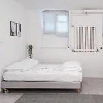 Tiergarten: Central, Spacious, Beautiful Designed 2-br Near Park アパート