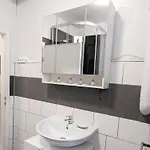 Tiergarten: Central, Spacious, Beautiful Designed 2-br Near Park アパート