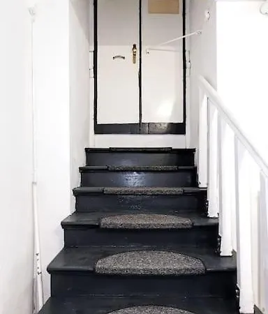 Tiergarten: Central, Spacious, Beautiful Designed 2-br Near Park Apartment Berlin