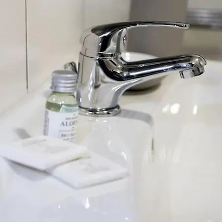 Tiergarten: Central, Spacious, Beautiful Designed 2-br Near Park Apartment *