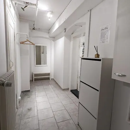 Tiergarten: Central, Spacious, Beautiful Designed 2-br Near Park