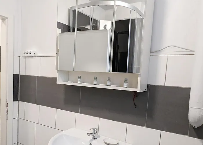 Tiergarten: Central, Spacious, Beautiful Designed 2-br Near Park Appartement