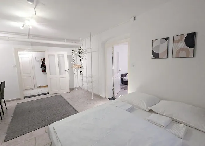 Appartement Tiergarten: Central, Spacious, Beautiful Designed 2-br Near Park Berlin