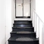 Tiergarten: Central, Spacious, Beautiful Designed 2-br Near Park Апартаменты Берлин