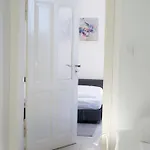 Tiergarten: Central, Spacious, Beautiful Designed 2-br Near Park