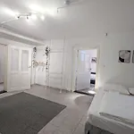 Апартаменты Tiergarten: Central, Spacious, Beautiful Designed 2-br Near Park