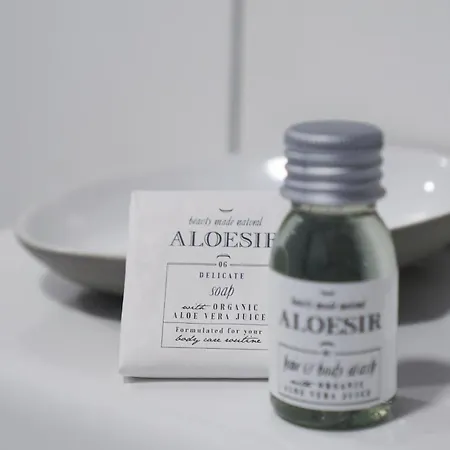 Tiergarten: Central, Spacious, Beautiful Designed 2-br Near Park Lägenhet *