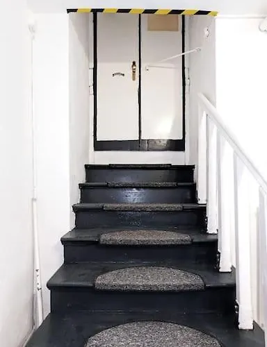 Tiergarten: Central, Spacious, Beautiful Designed 2-br Near Park شقة برلين