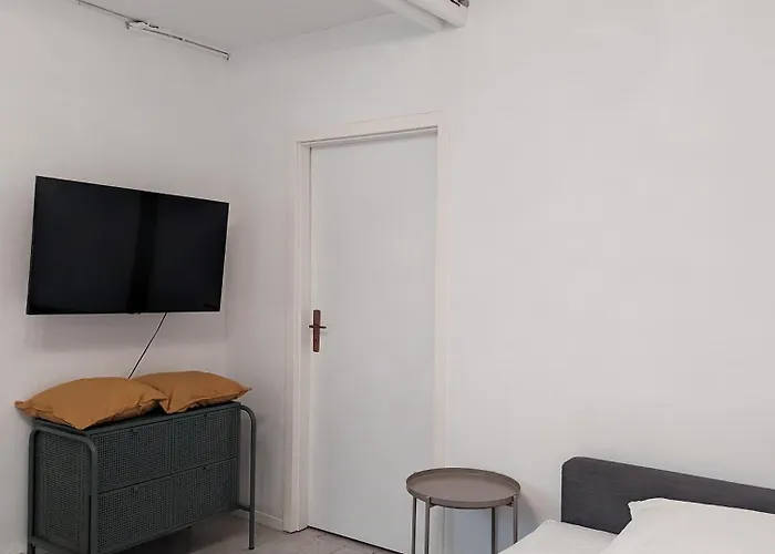 Tiergarten: Central, Spacious, Beautiful Designed 2-br Near Park Lägenhet