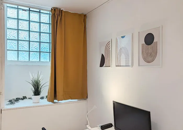 Tiergarten: Central, Spacious, Beautiful Designed 2-br Near Park